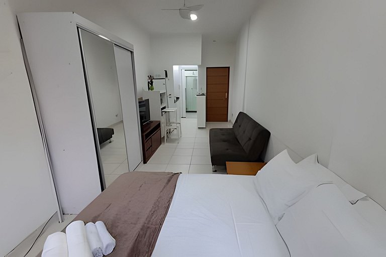 Copanema Studio 350m do metrô e 600m da praia!