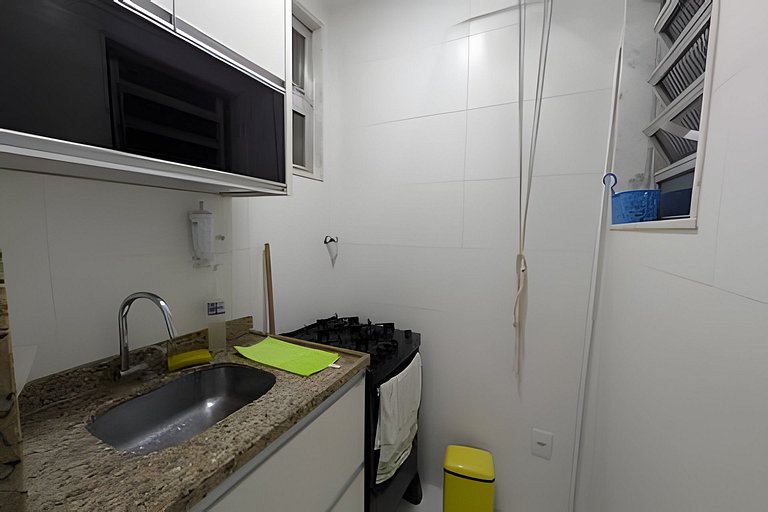 Quarto e sala reformado em localização central!