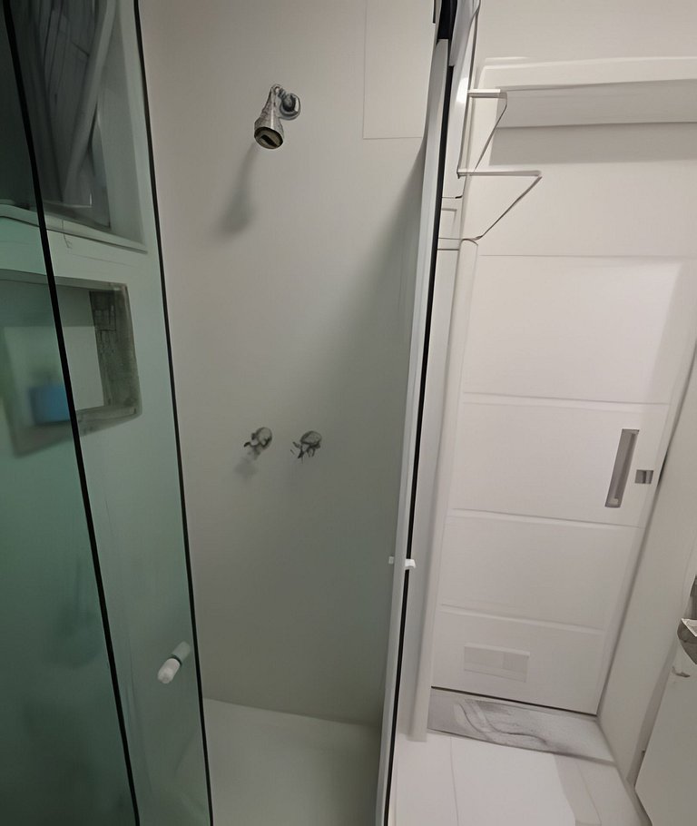 Quarto e sala reformado em localização central!
