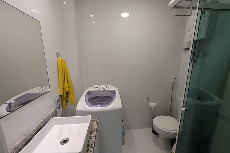 Quarto e sala reformado em localização central!